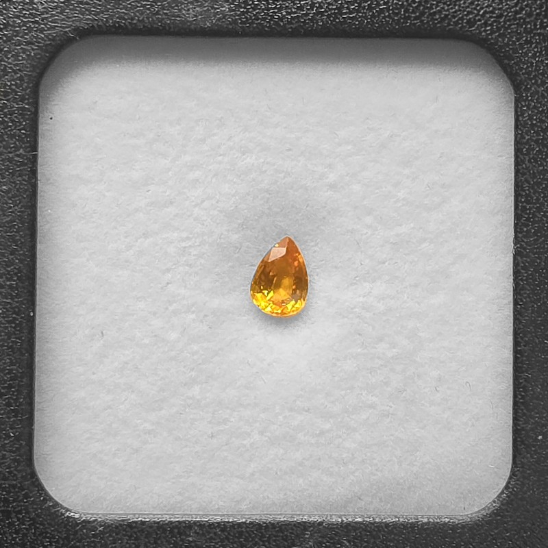Pietra di Zaffiro Giallo Intenso a Goccia 0,76 Ct.