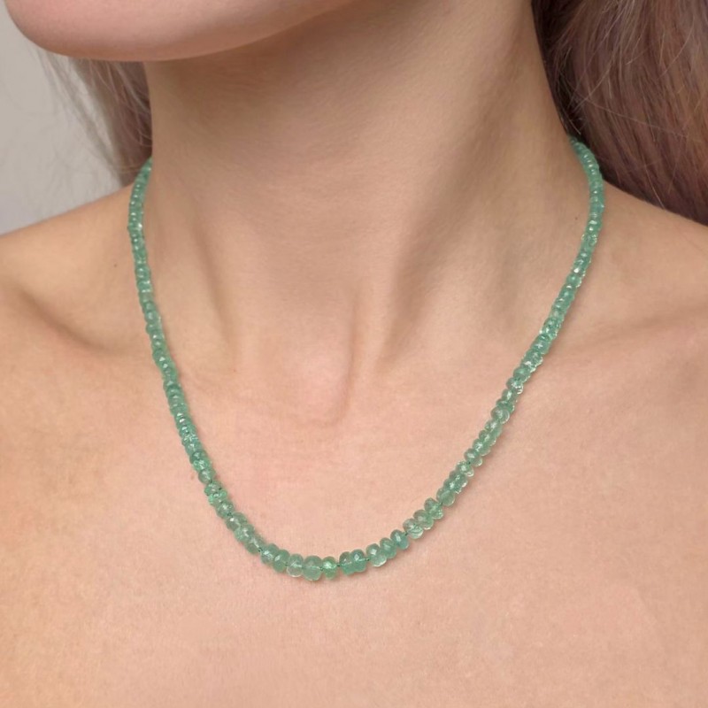 Collana di Smeraldo a Rondella 53 Ct. con Chiusura in Oro 18Kt