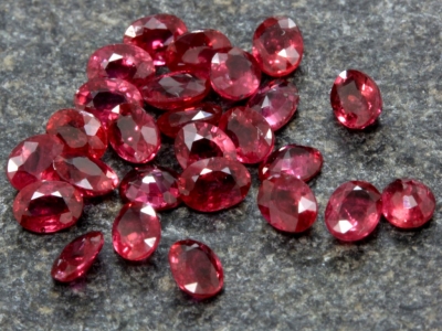 Il Rubino: caratteristiche dell’ammaliante pietra rosso fuoco
