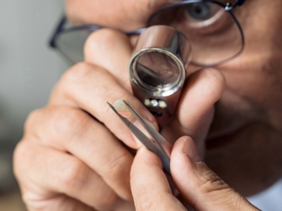 How to Identify a Genuine Mineral: A Guide for Enthusiasts and Collectors